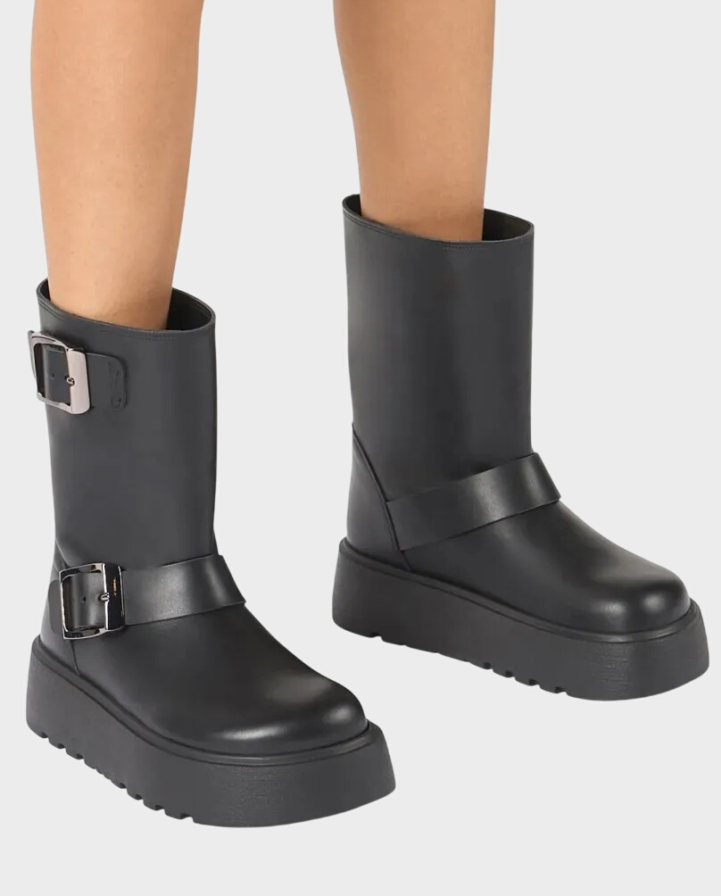 Czarne skórzane botki z klamrami - Image #1