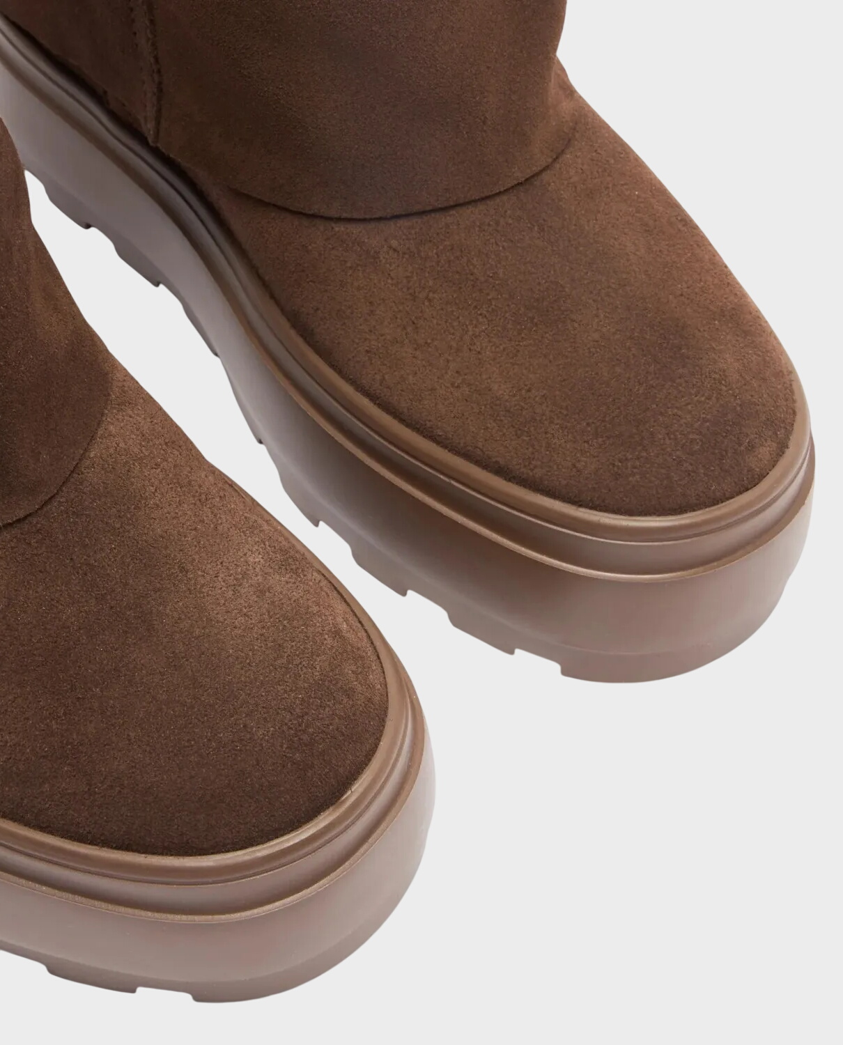 Zamszowe botki z szeroką cholewką - Image #2