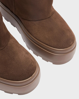 Zamszowe botki z szeroką cholewką - Image #2