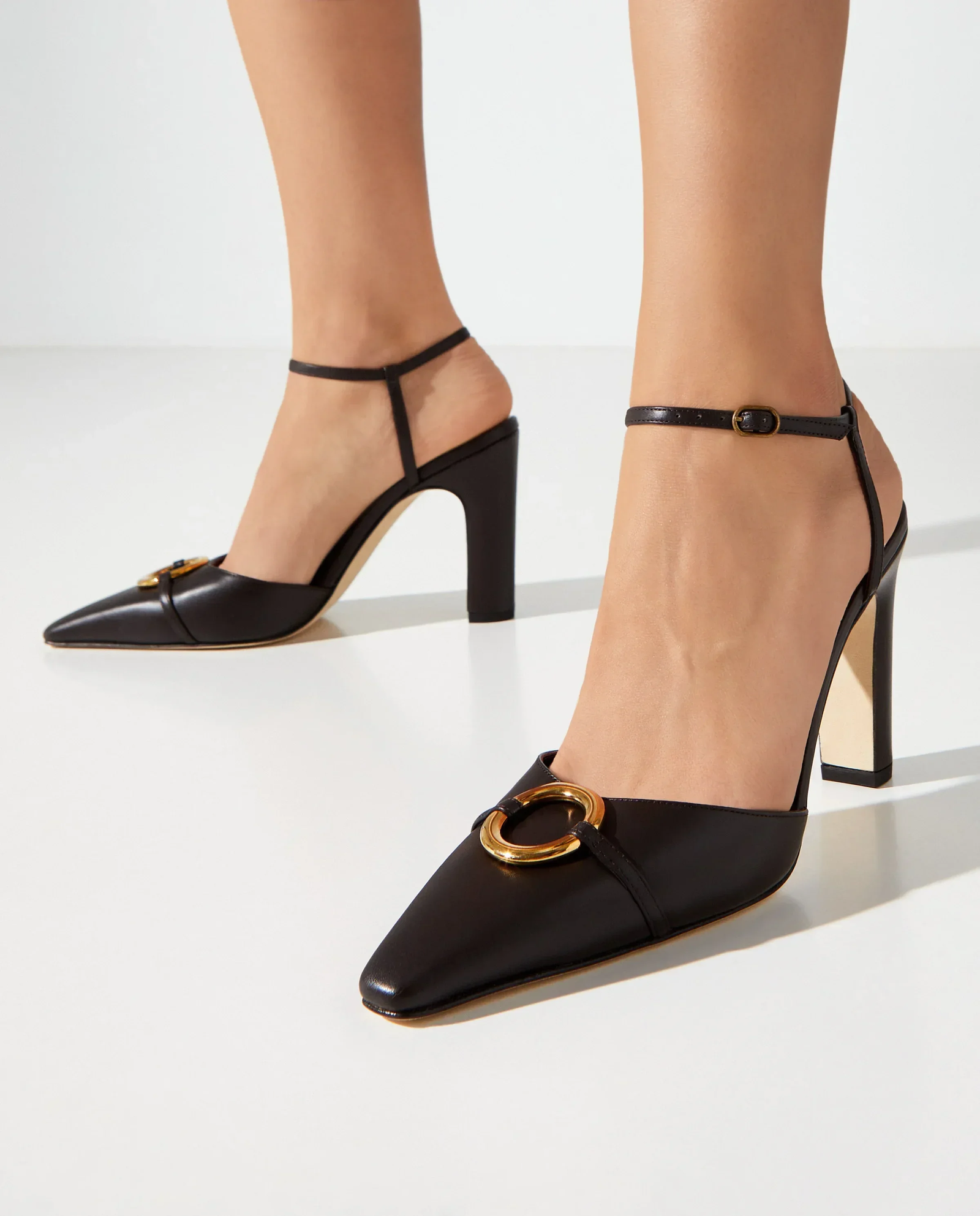 Brązowe skórzane czółenka 105 - Image #0