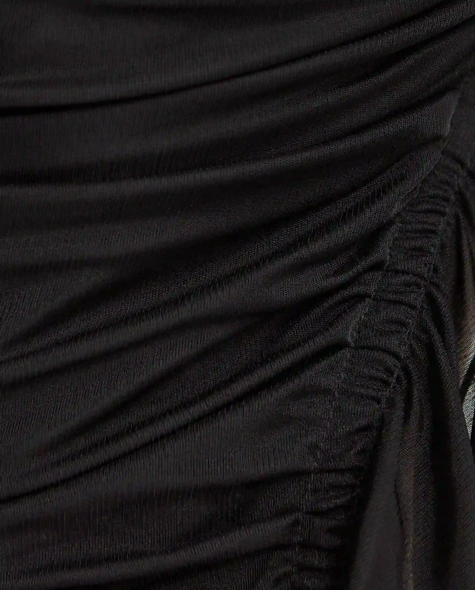 Czarna sukienka mini z marszczeniem - Image #4