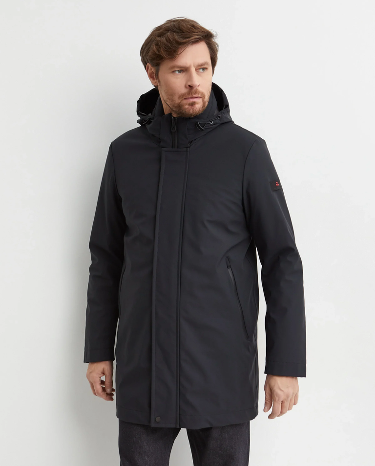 Czarny płaszcz z kapturem