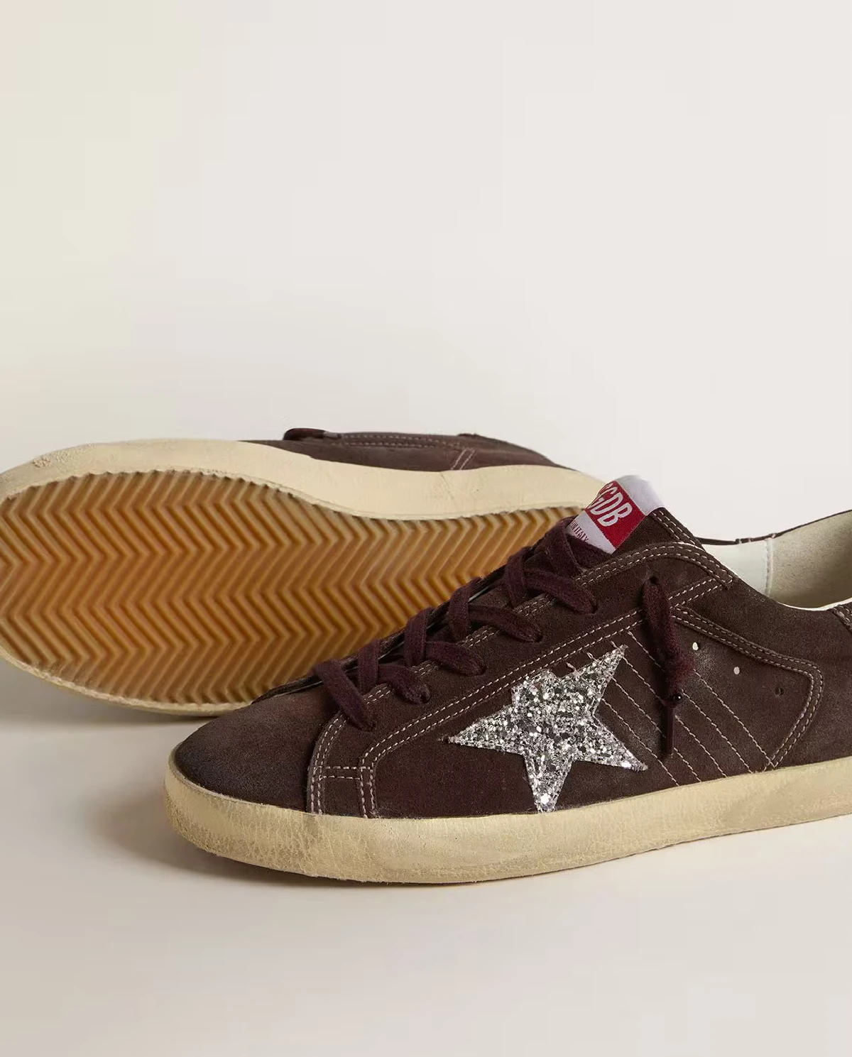 Brązowe zamszowe sneakersy Superstar - Image #3