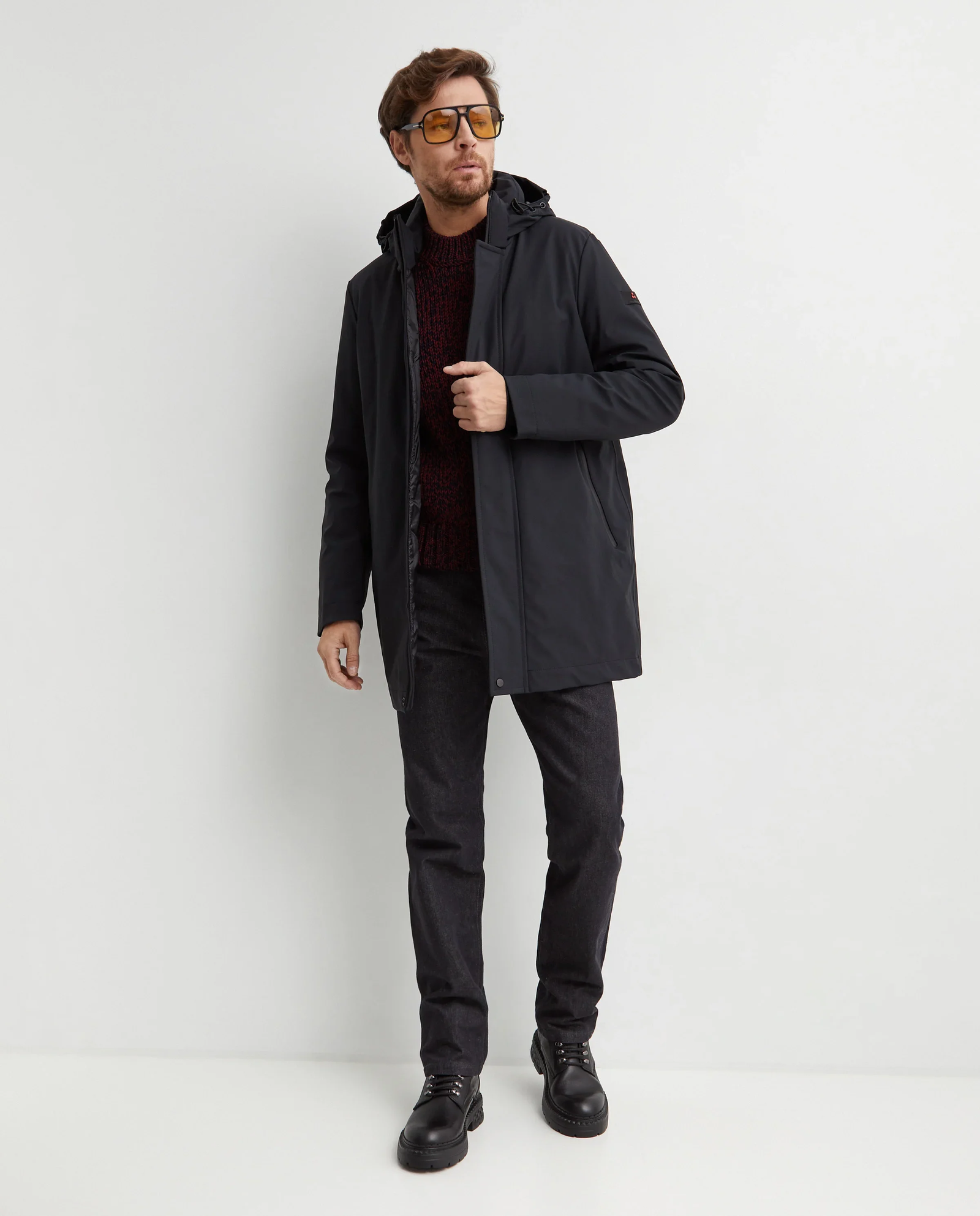 Czarny płaszcz z kapturem - Image #2