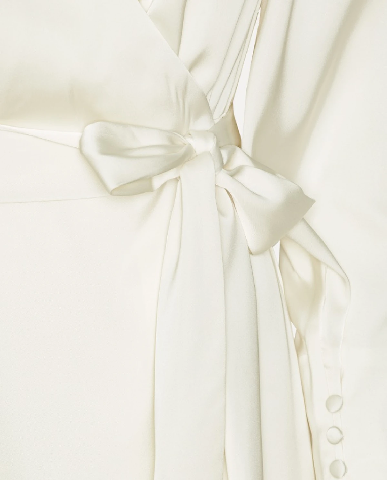 Kremowa kopertowa sukienka mini