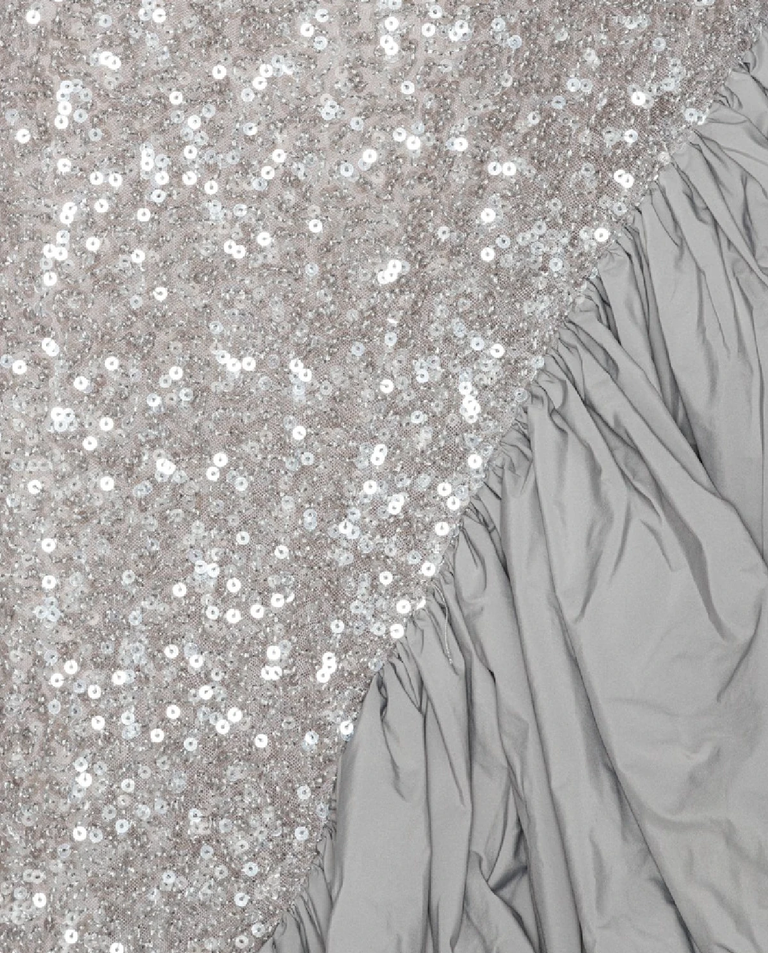 Asymetryczna sukienka z cekinami