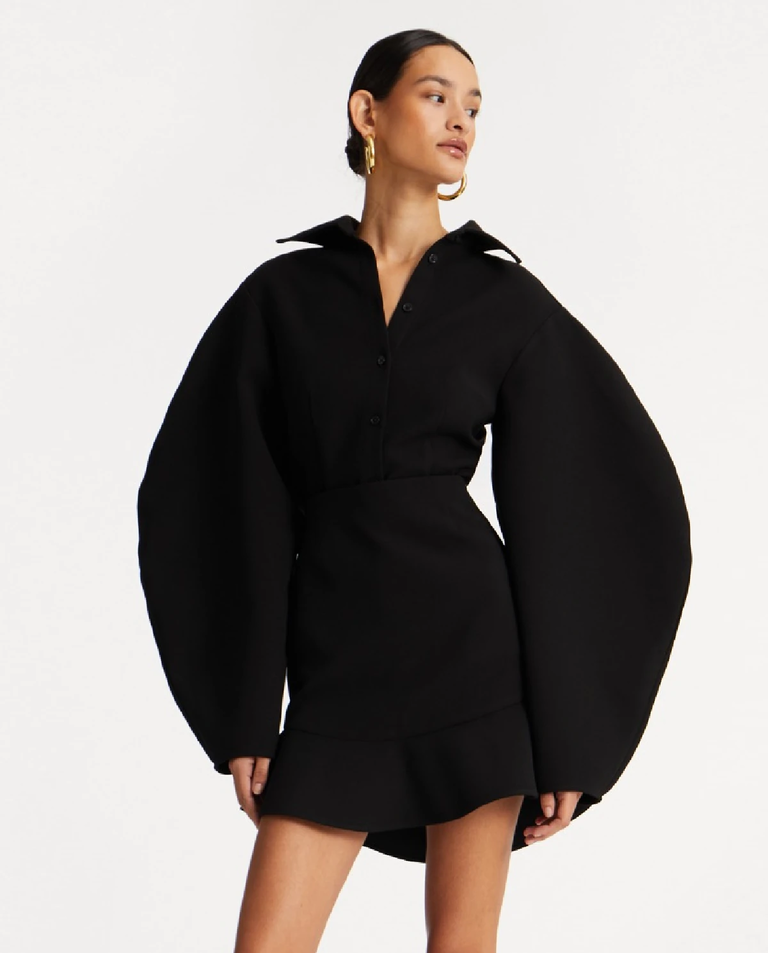 Czarna koszula z bufiastymi rękawami