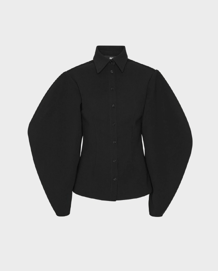 Czarna koszula z bufiastymi rękawami