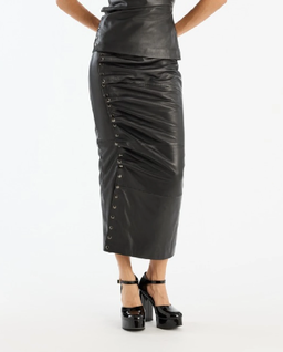 Czarna skórzana spódnica midi - Image #0