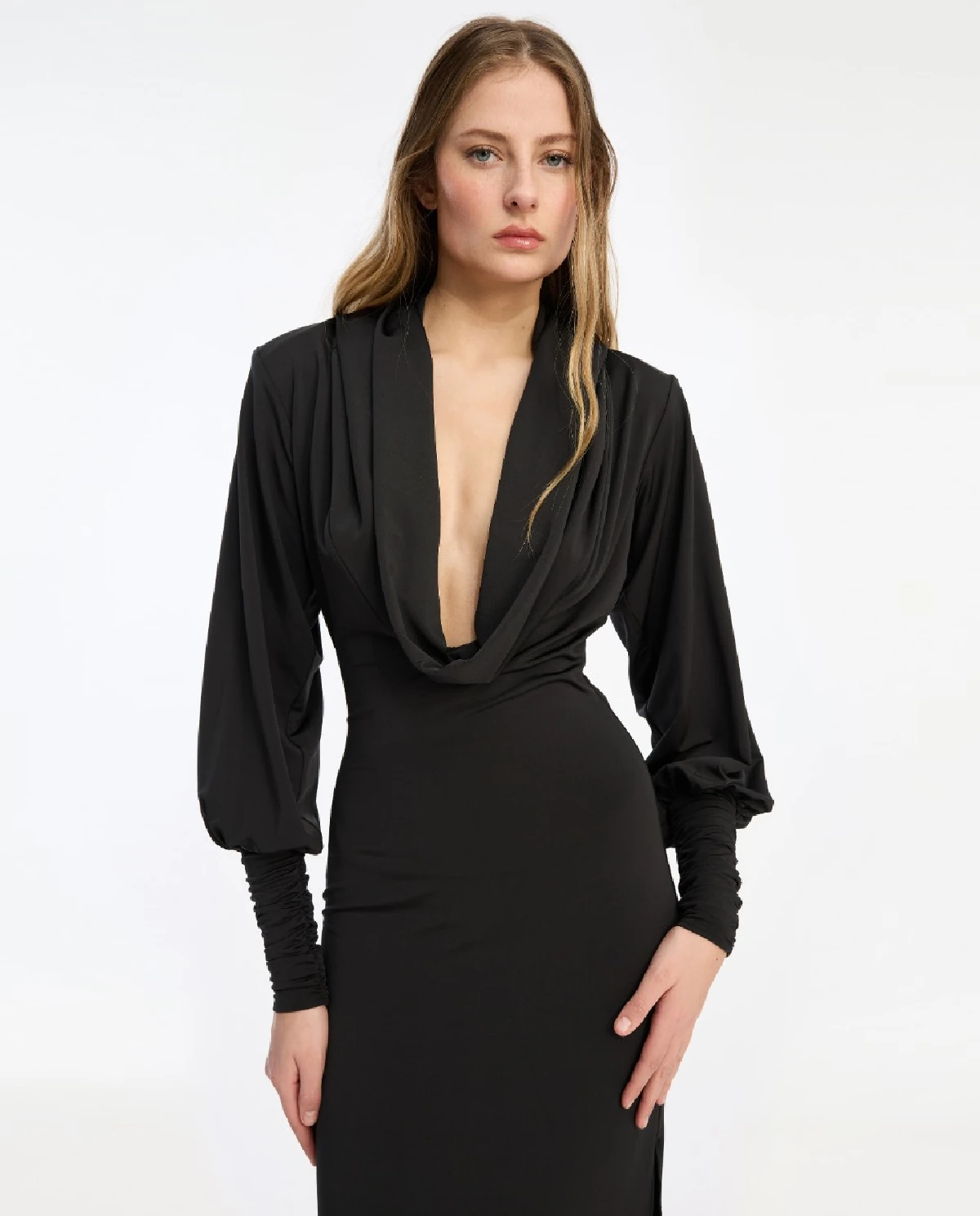 Czarna sukienka z kapturem - Image #3