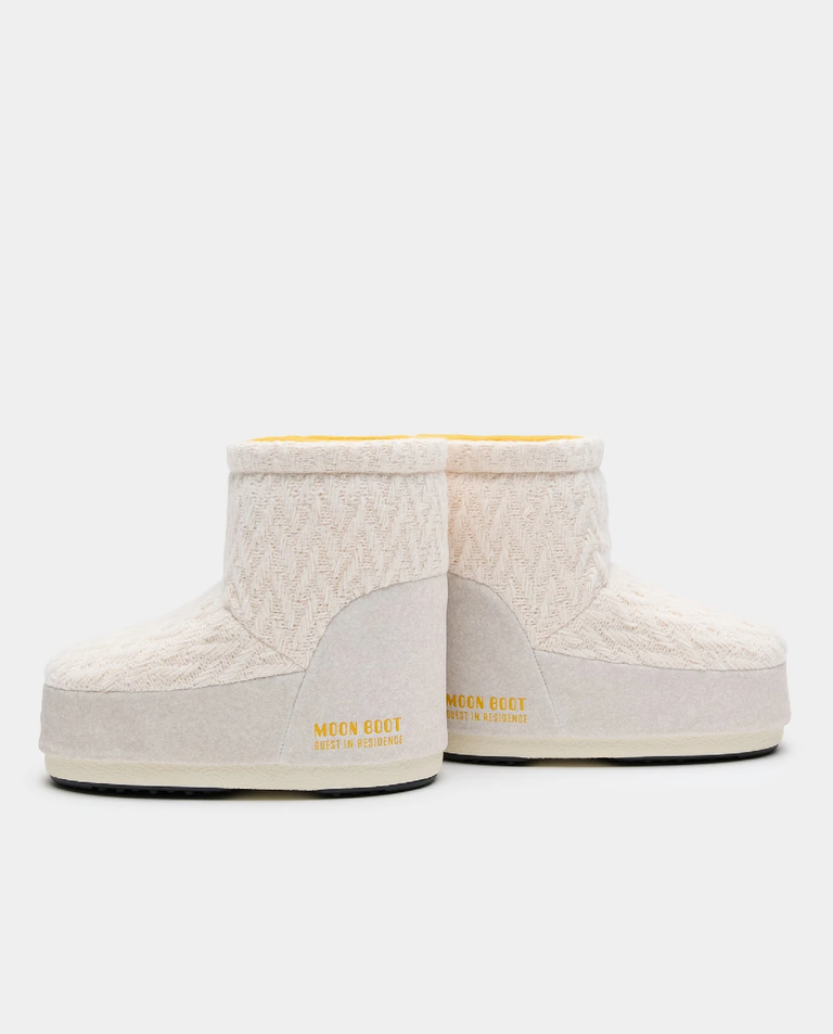 Kremowe śniegowce Moon Boot x Guest In Residence Icon Low