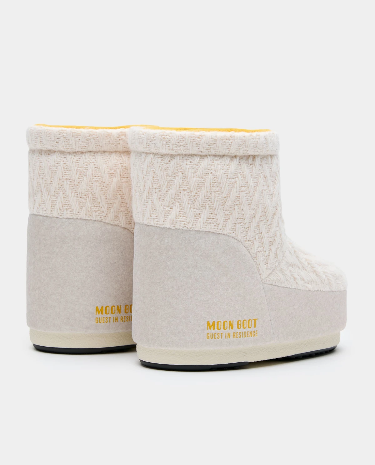 Kremowe śniegowce Moon Boot x Guest In Residence Icon Low - Image #2