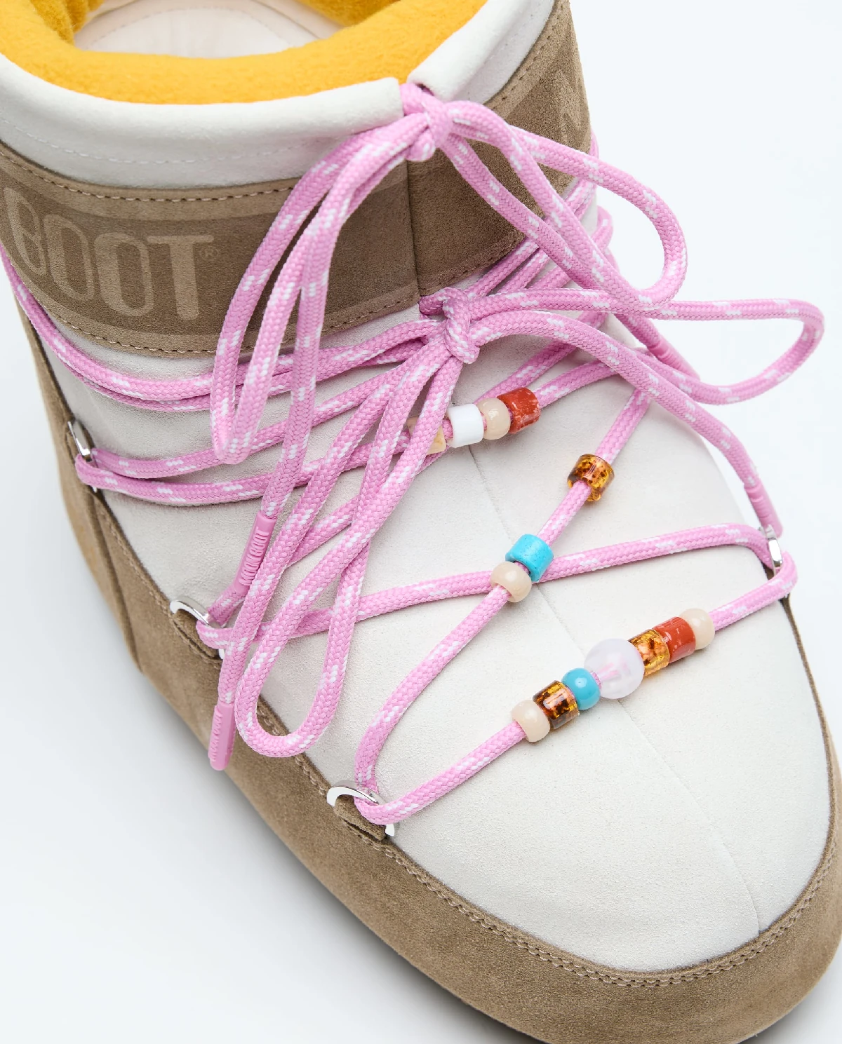 Brązowo-białe śniegowce Moon Boot x Guest In Residence Icon Low - Image #3