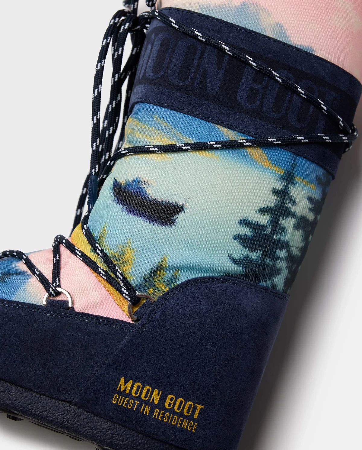 Śniegowce Moon Boot x Guest In Residence Icon Postcard - Image #4