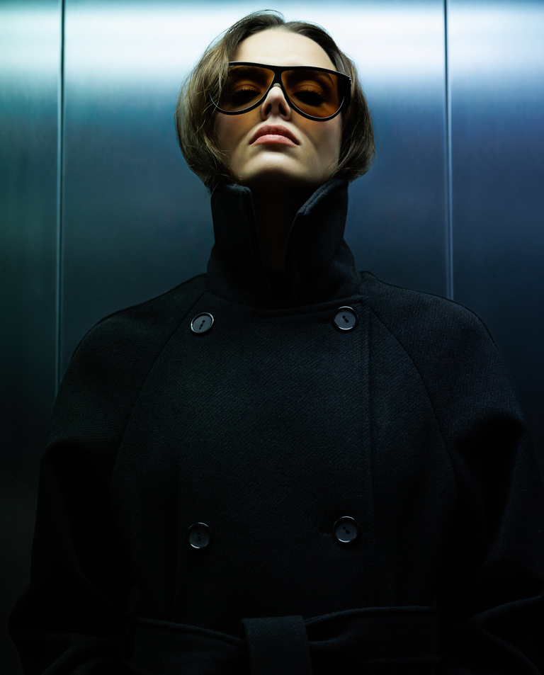 Dwurzędowy czarny płaszcz z paskiem - Image #3