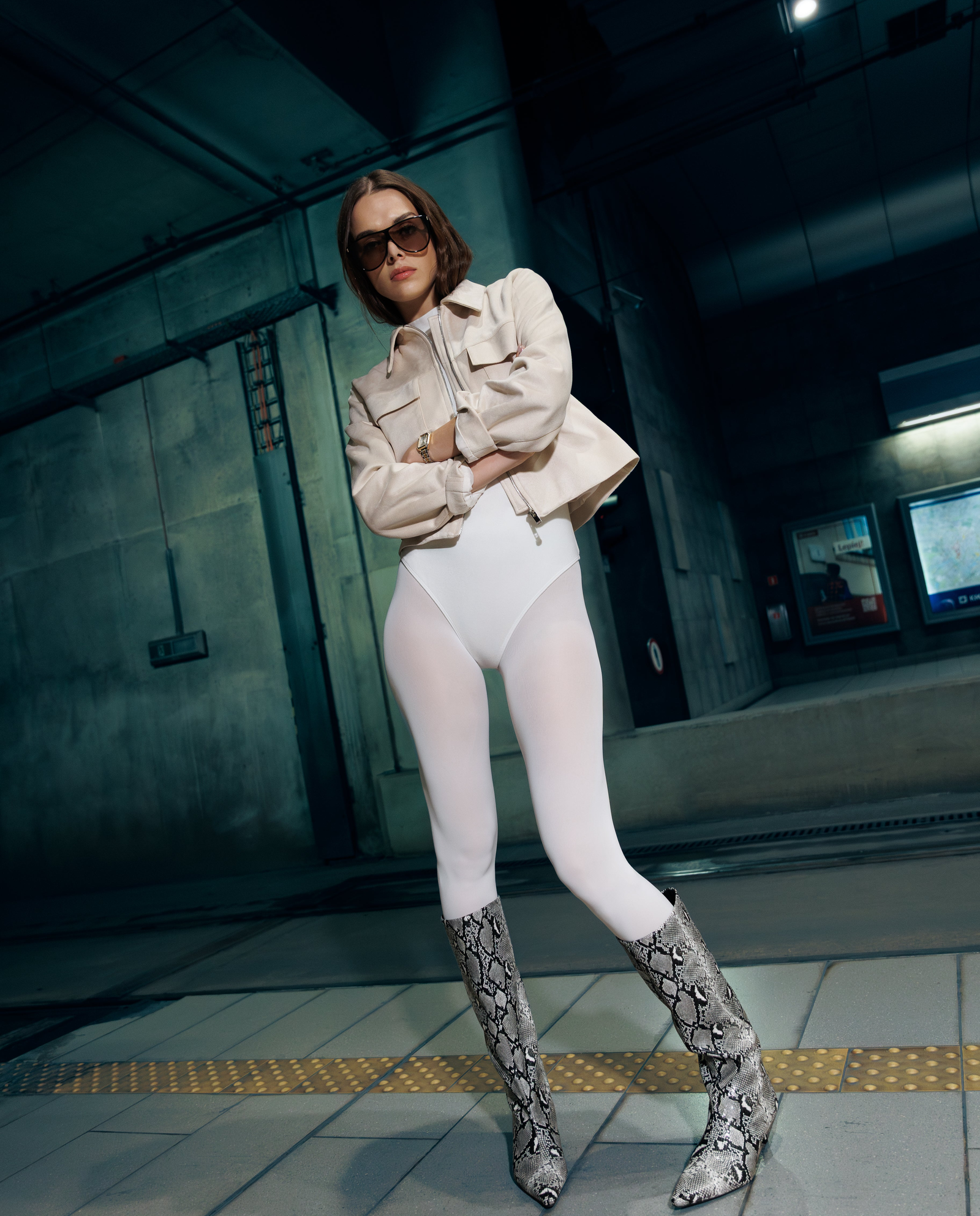 Kremowa kurtka z kołnierzykiem - Image #3