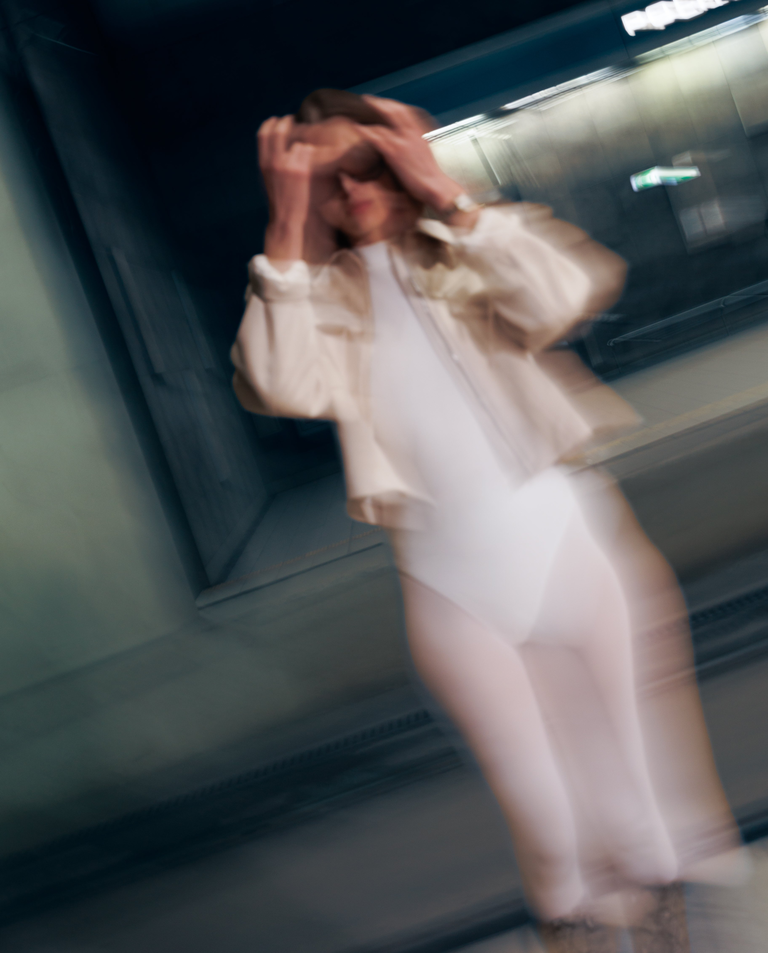 Kremowa kurtka z kołnierzykiem - Image #4