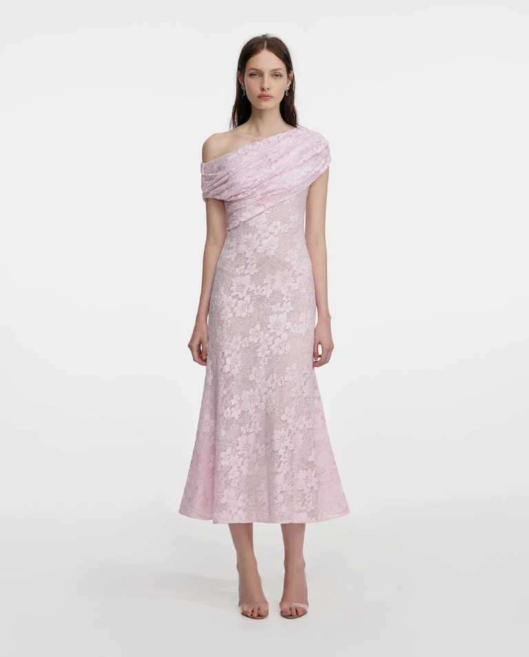 Różowa koronowa sukienka midi