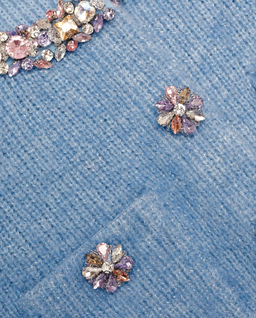 Niebieska dzianinowa sukienka midi z baskinką - Image #4