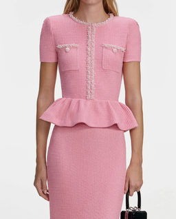 Różowa dzianinowa sukienka midi z baskinką - Image #3