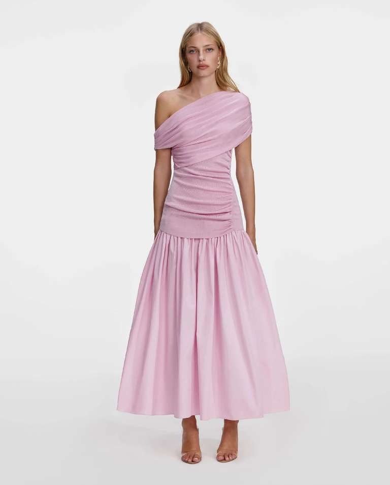 Różowa drapowana sukienka midi