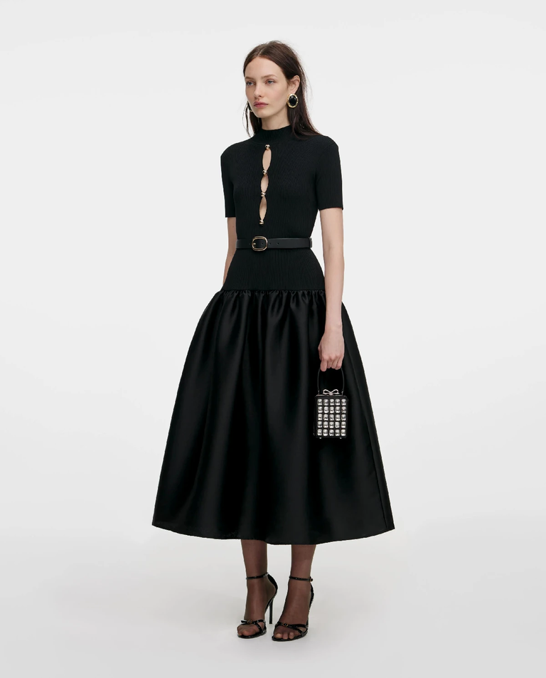 Czarna dzianinowa sukienka midi