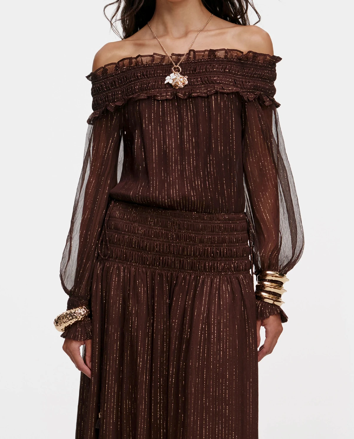 Brązowa sukienka maxi z odkrytymi ramionami - Image #3
