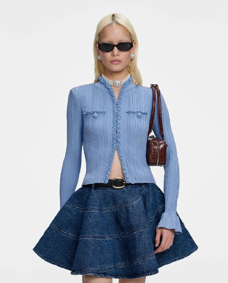 Niebieski kardigan z perłowym wykończeniem