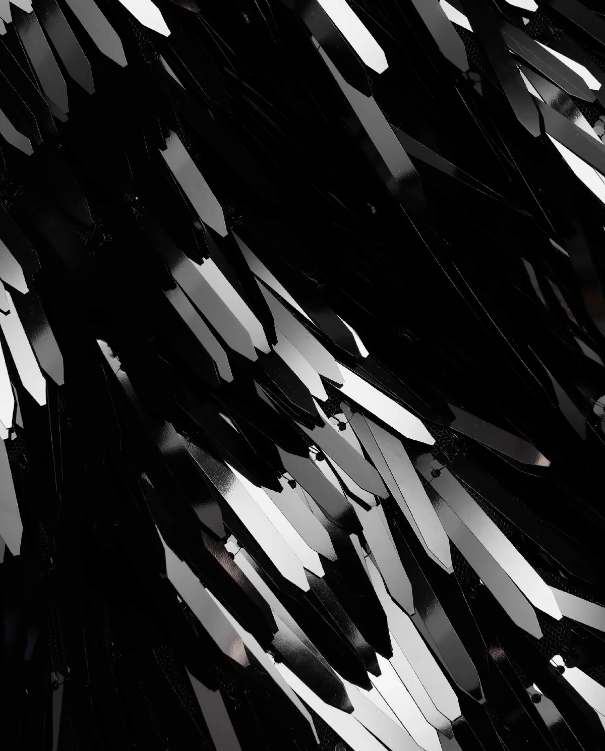 Czarna cekinowa spódnica midi - Image #4