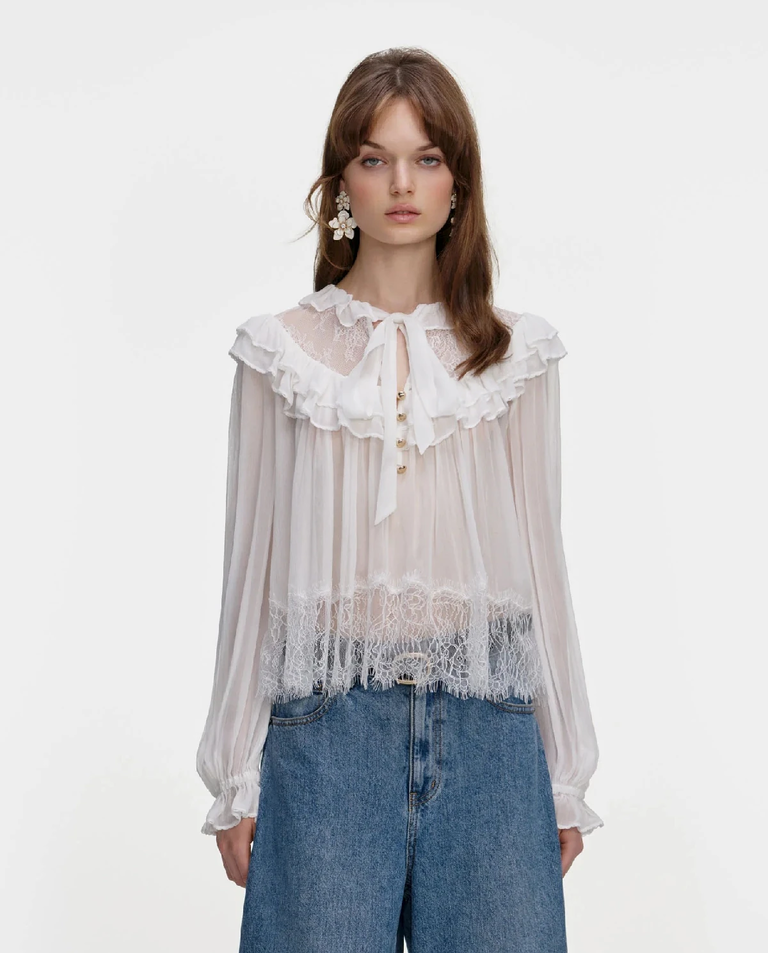 Biała bluzka z koronki