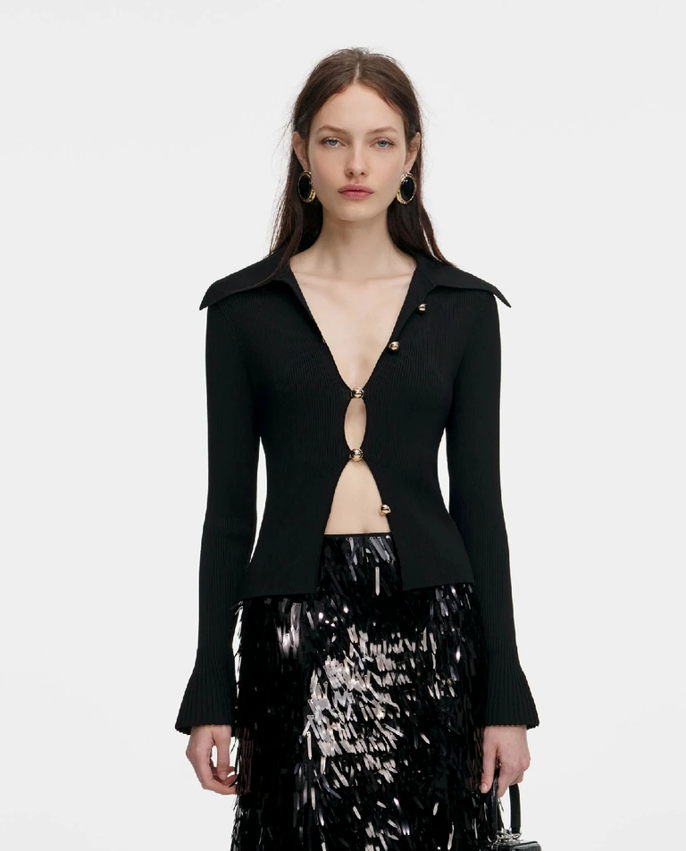 Czarny dzianinowy top na guziki