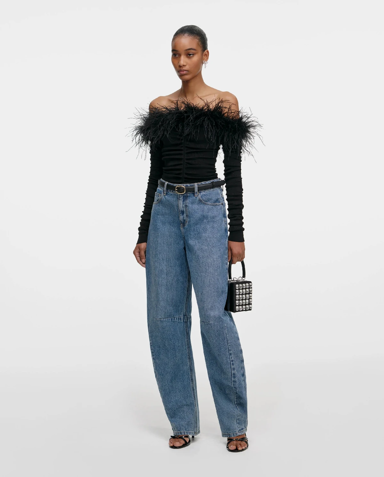 Czarny top z piórami