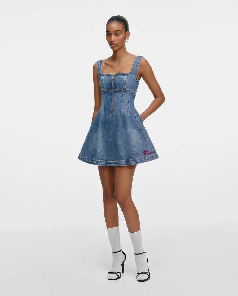 Niebieska jeansowa sukienka mini