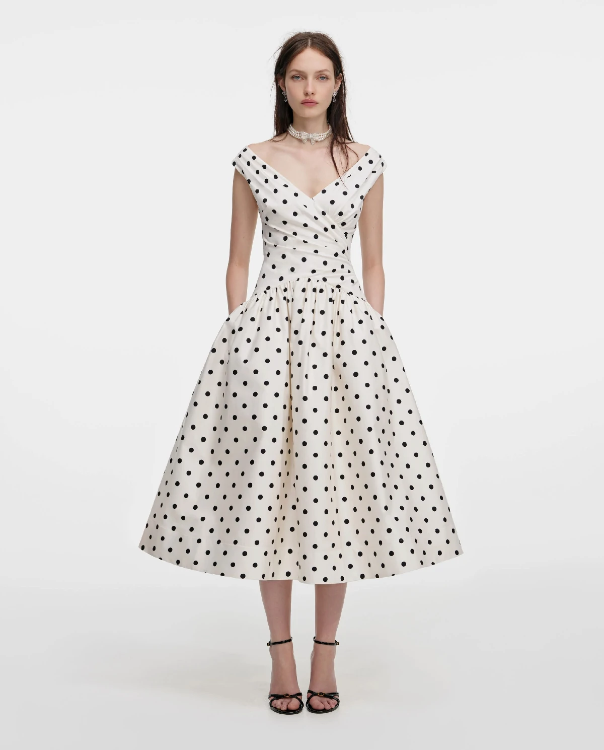 Kremowa sukienka midi w groszki - Image #0