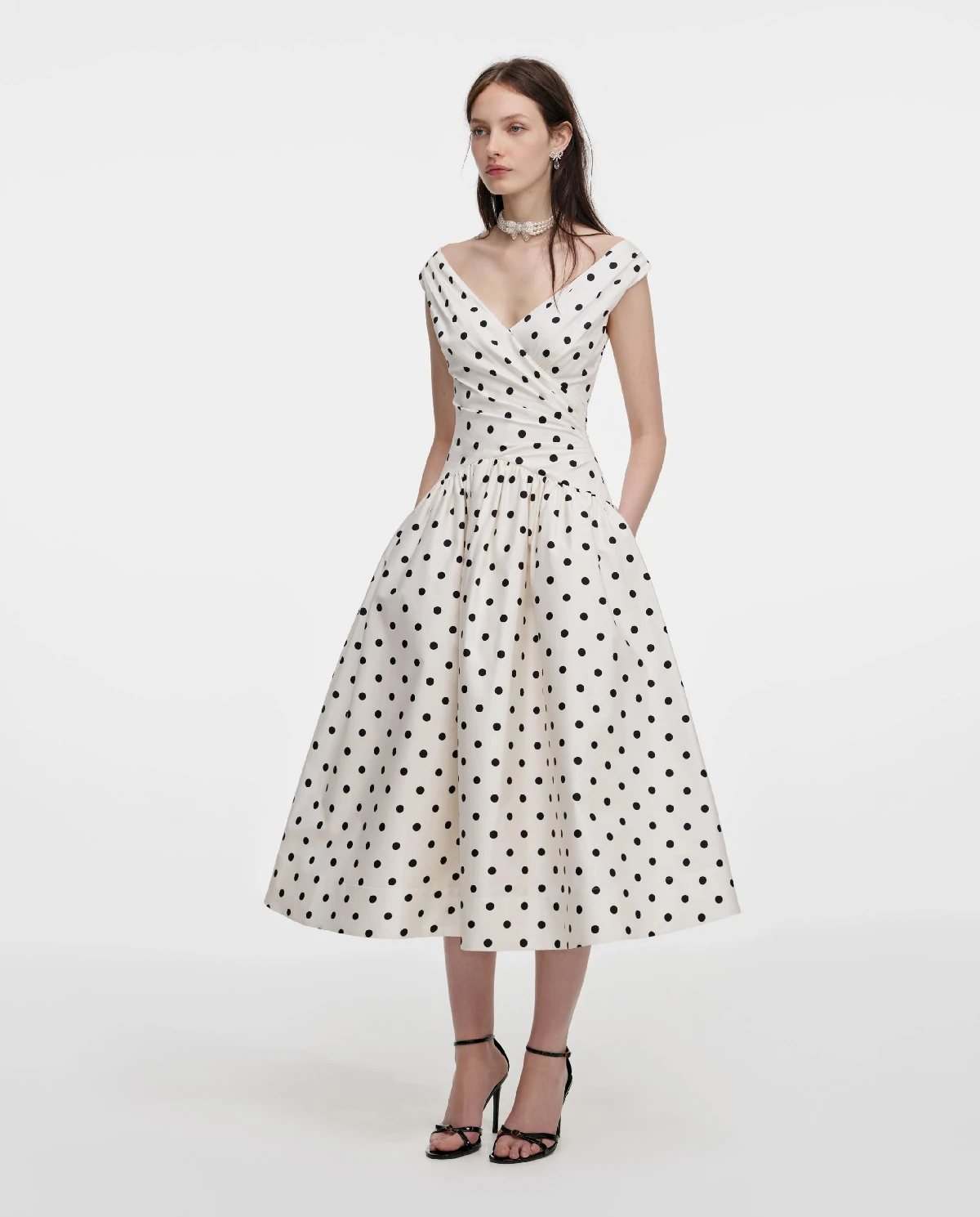 Kremowa sukienka midi w groszki - Image #1