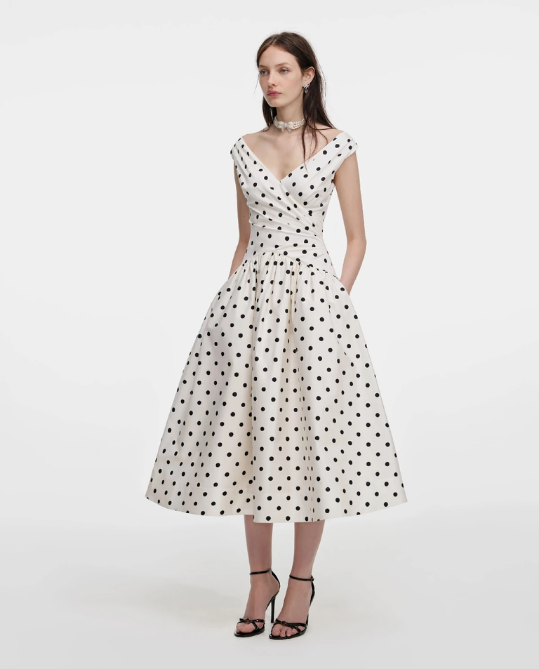 Kremowa sukienka midi w groszki