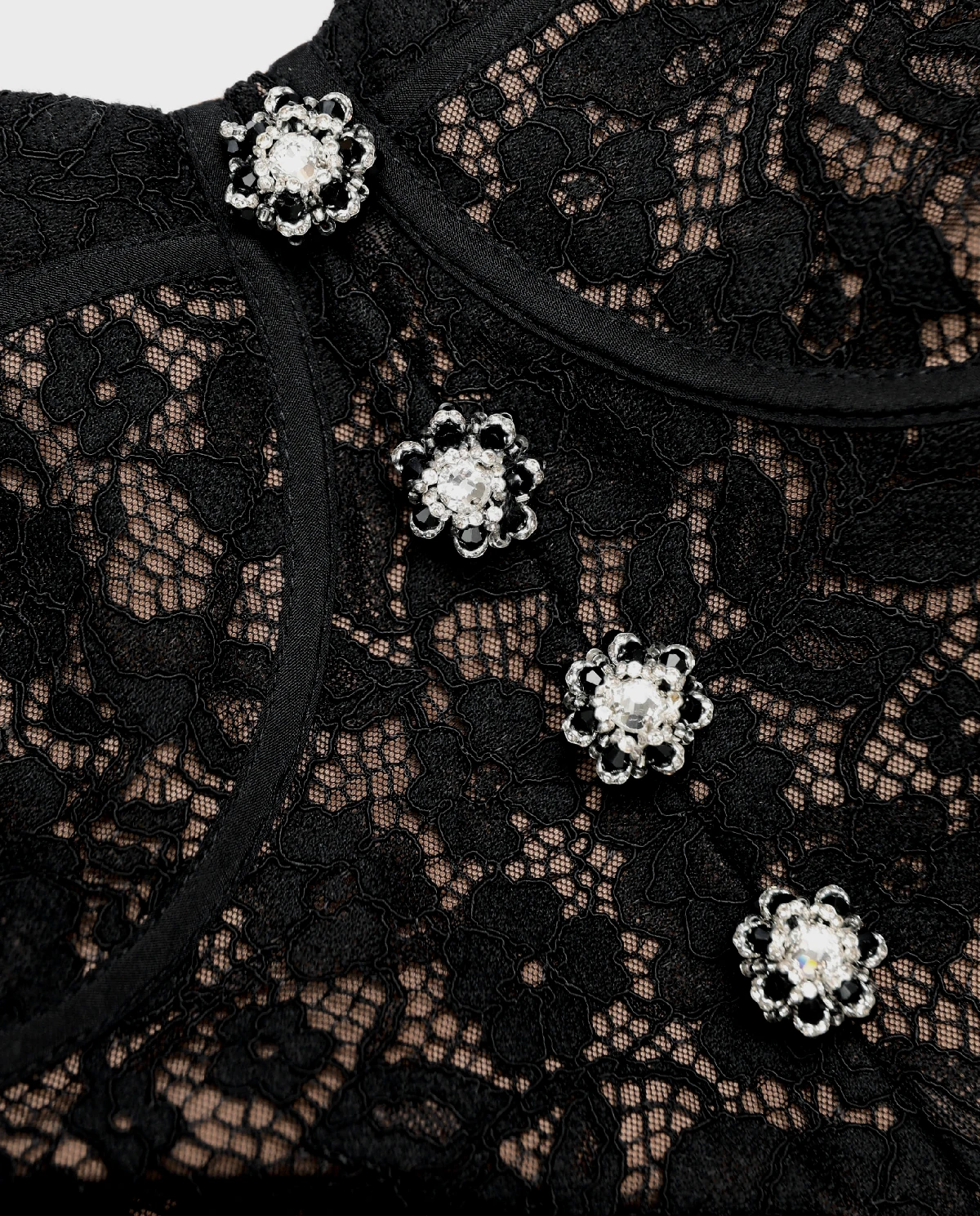 Czarna koronkowa sukienka midi - Image #4