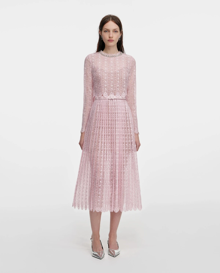 Różowa koronowa sukienka midi