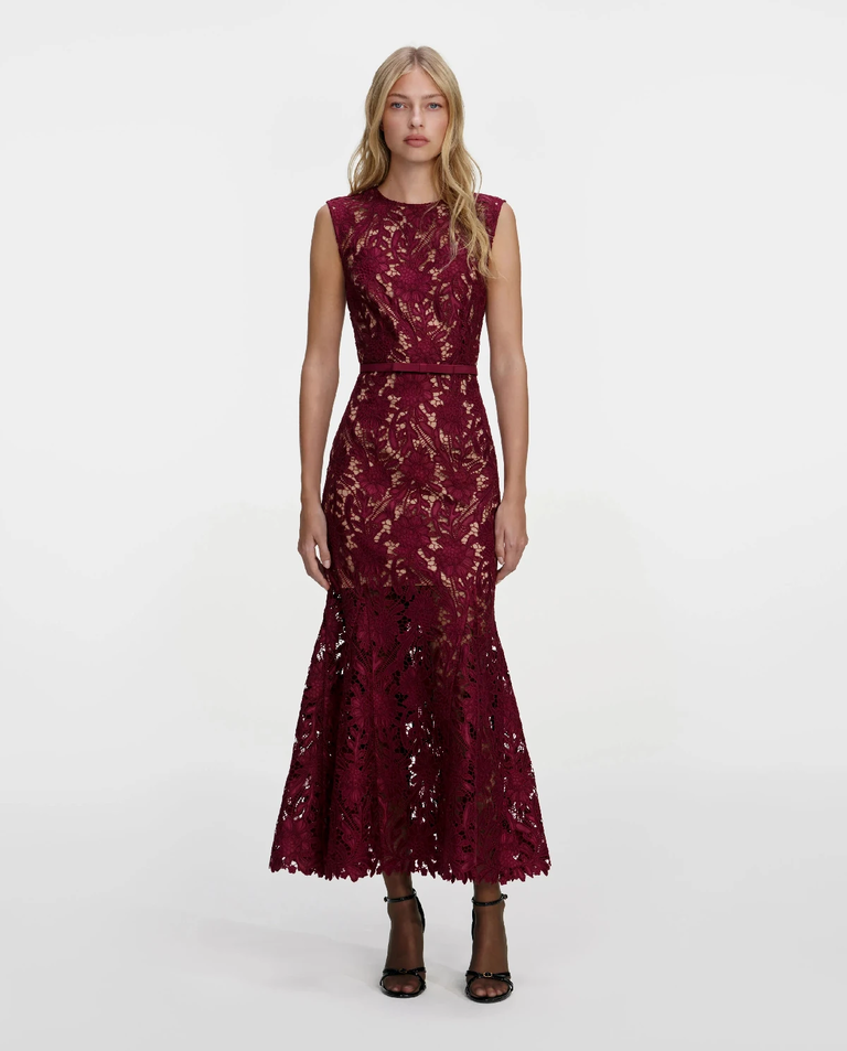 Burgundowa koronkowa sukienka midi