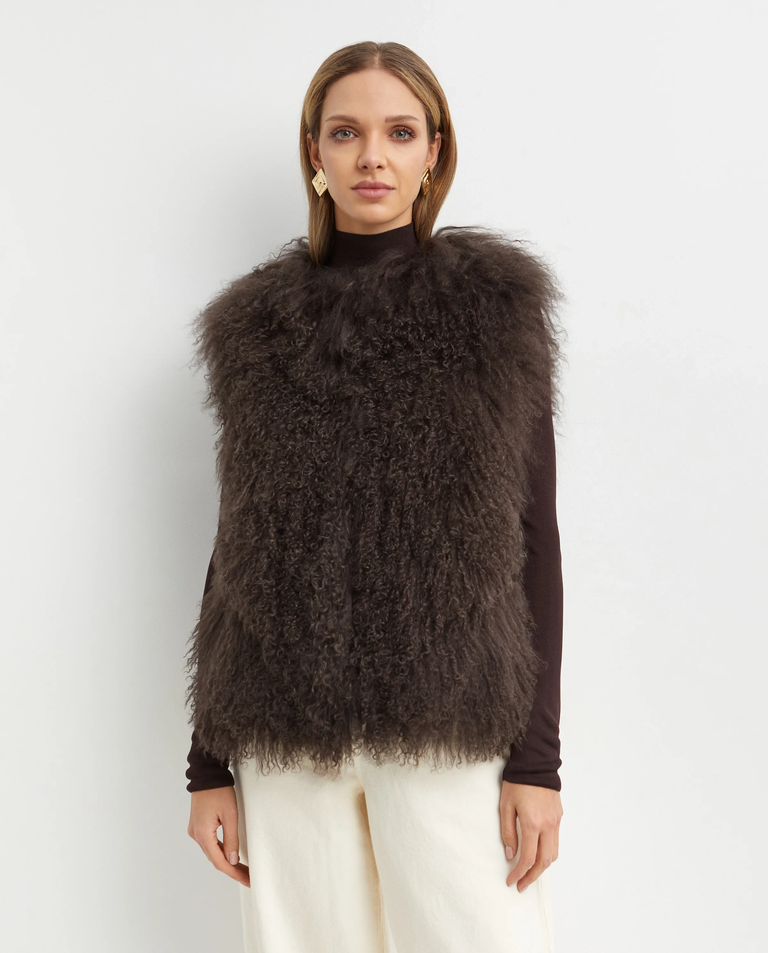 Brązowa futrzana kamizelka