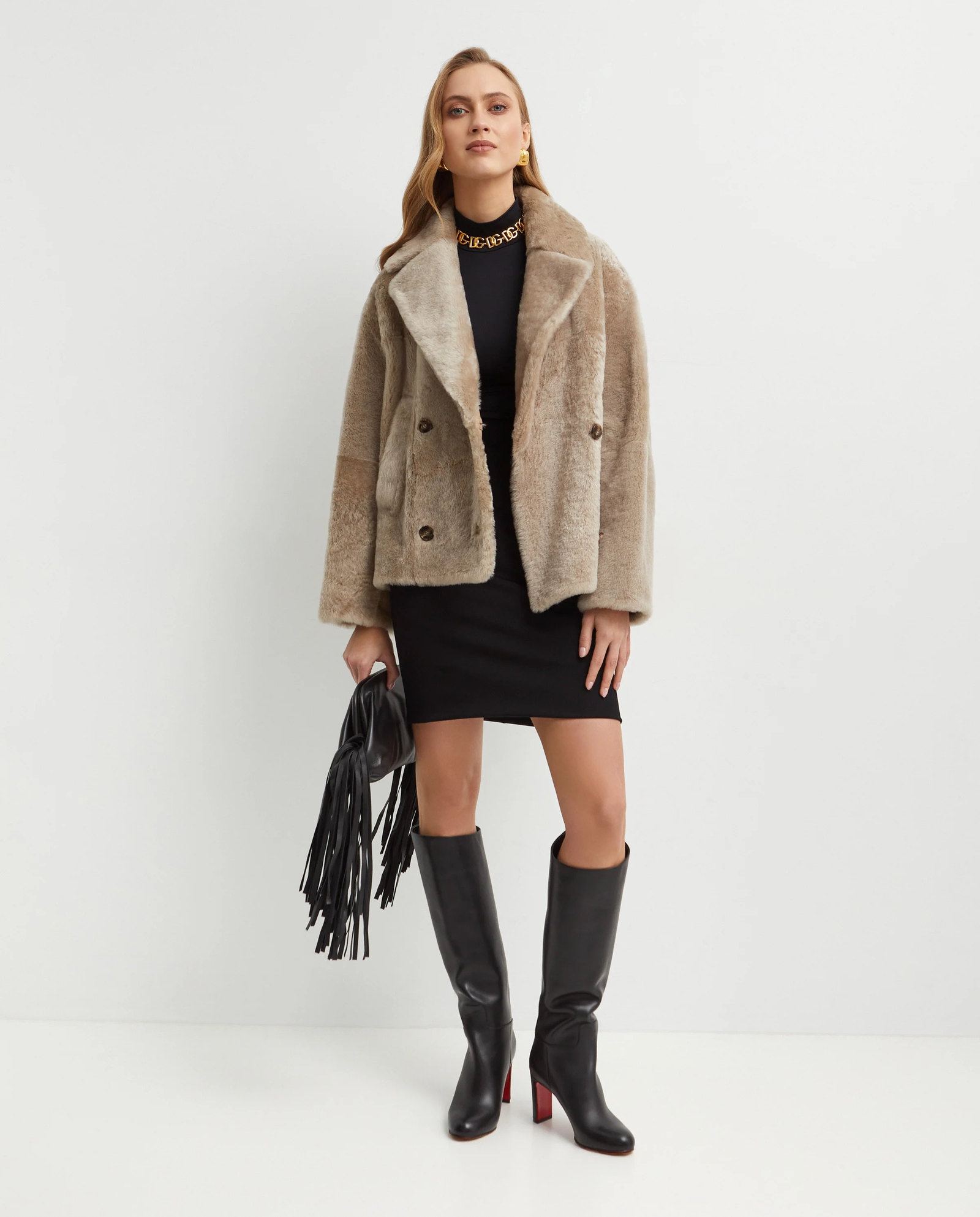 Beżowy krótki kożuch - Image #2