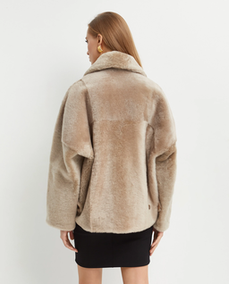 Beżowy krótki kożuch - Image #4