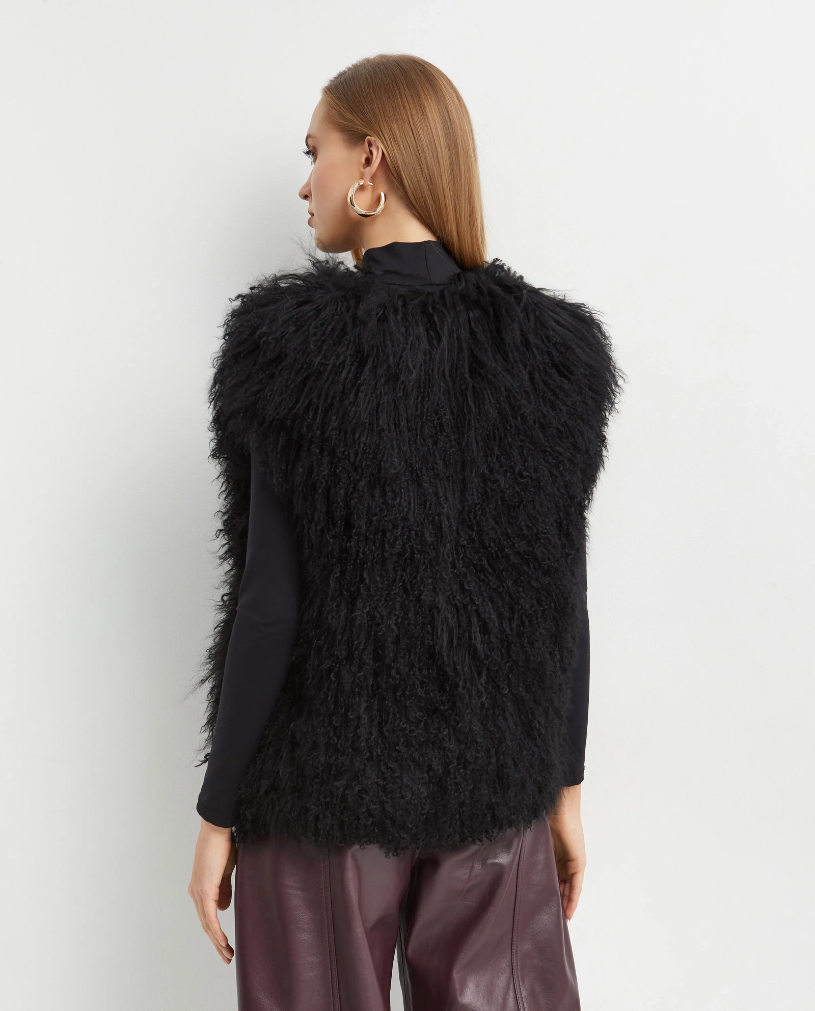 Czarna futrzana kamizelka - Image #5