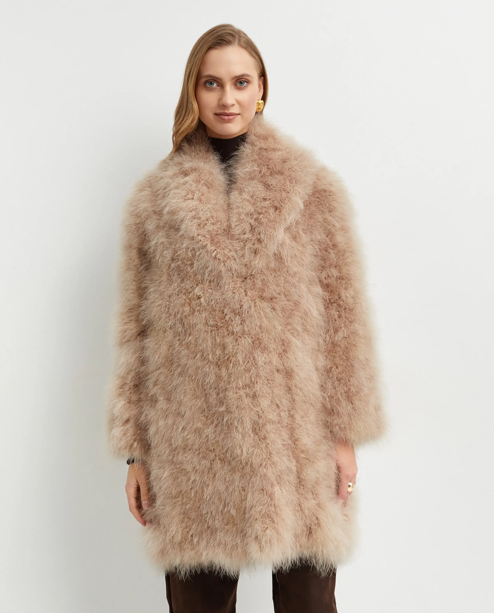 Beżowy płaszcz z piór - Image #0