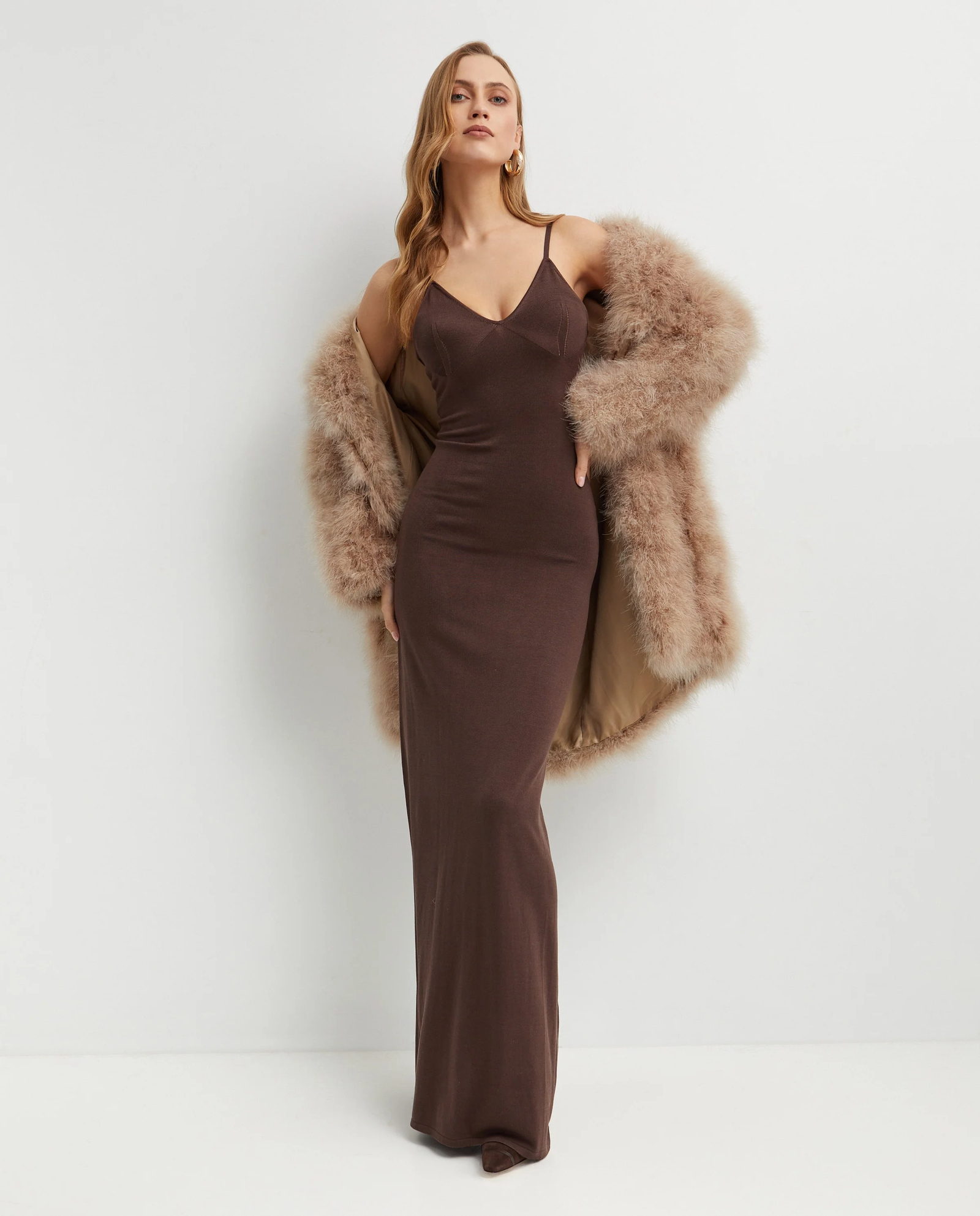 Beżowy płaszcz z piór - Image #3