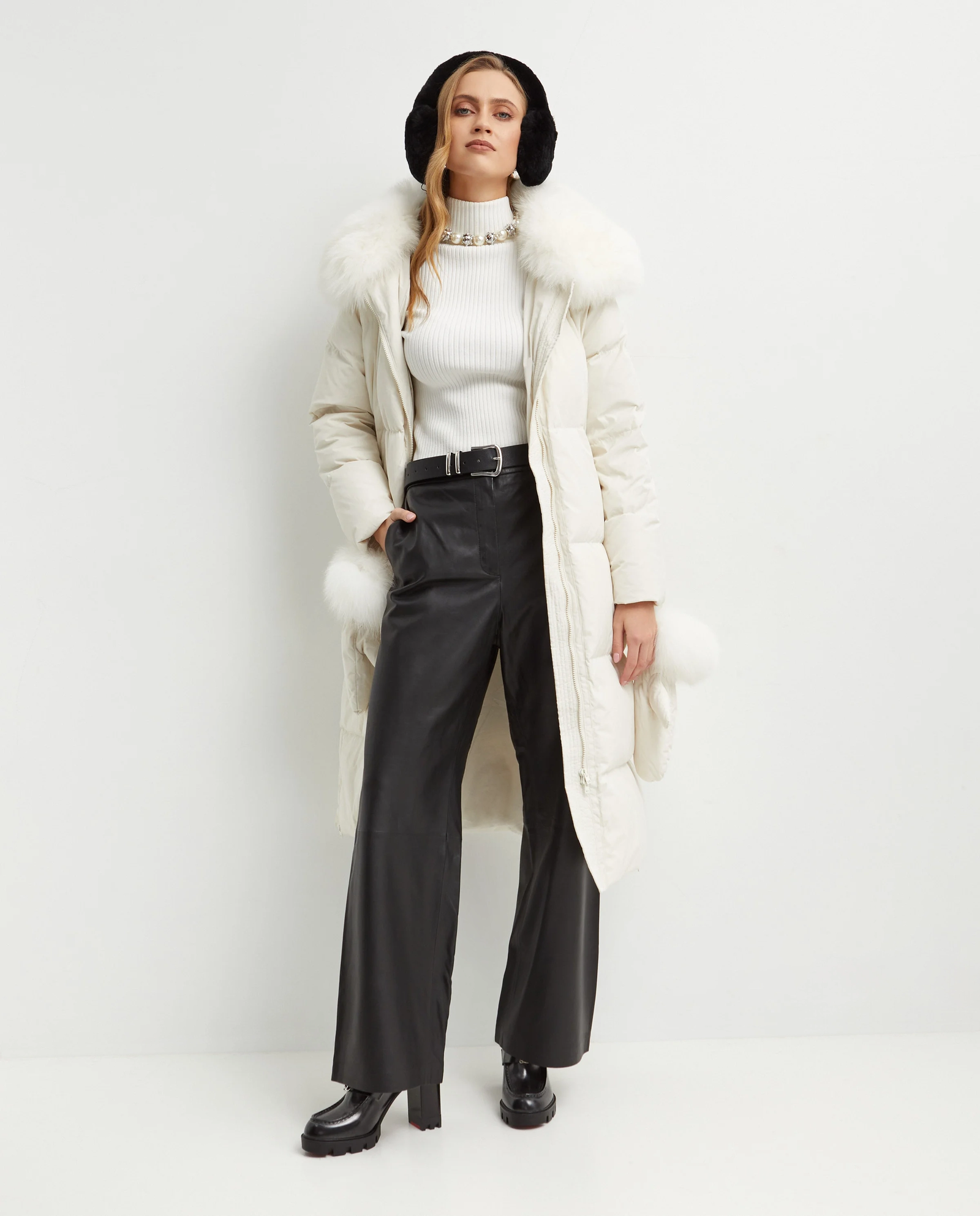 Puchowy płaszcz z futrzanym kołnierzem - Image #2