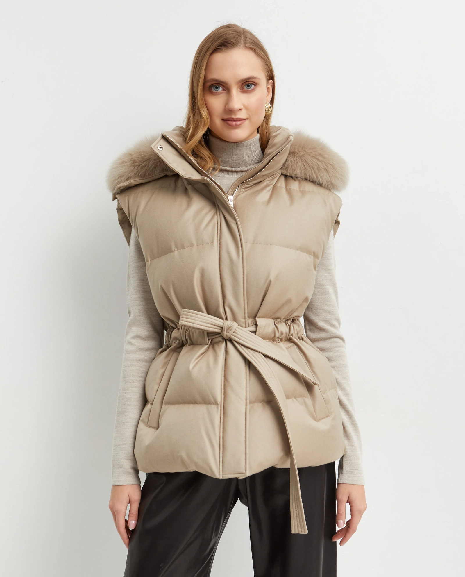 Beżowy bezrękawnik z kapturem - Image #0