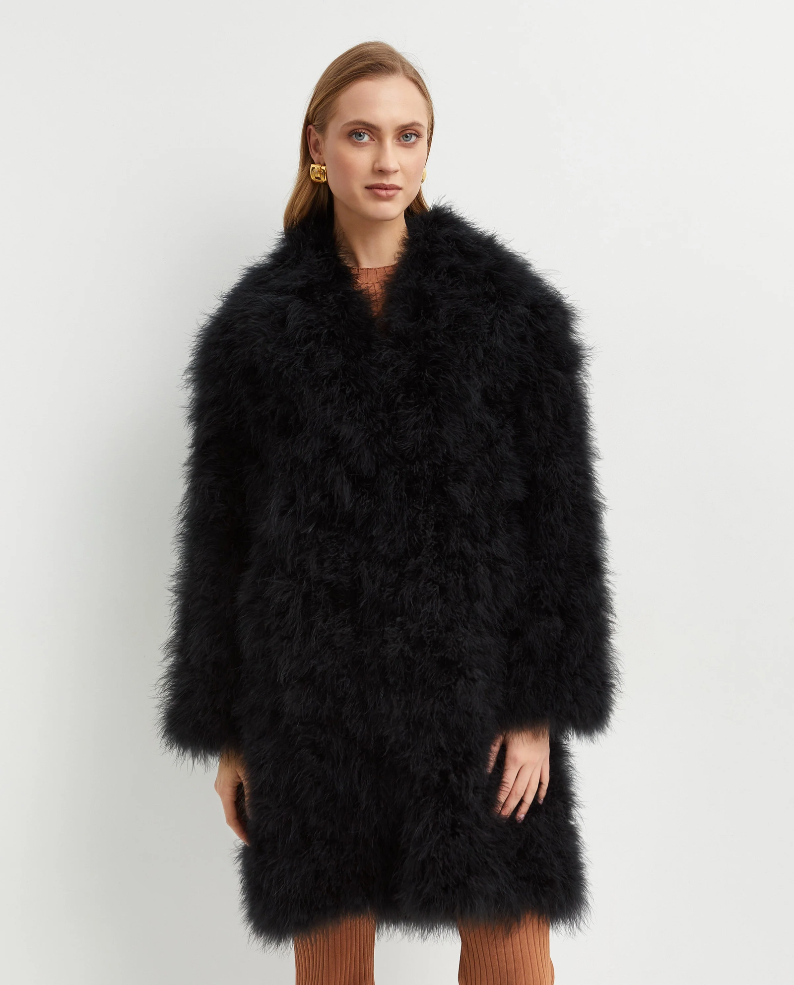 Czarny płaszcz z piór - Image #0