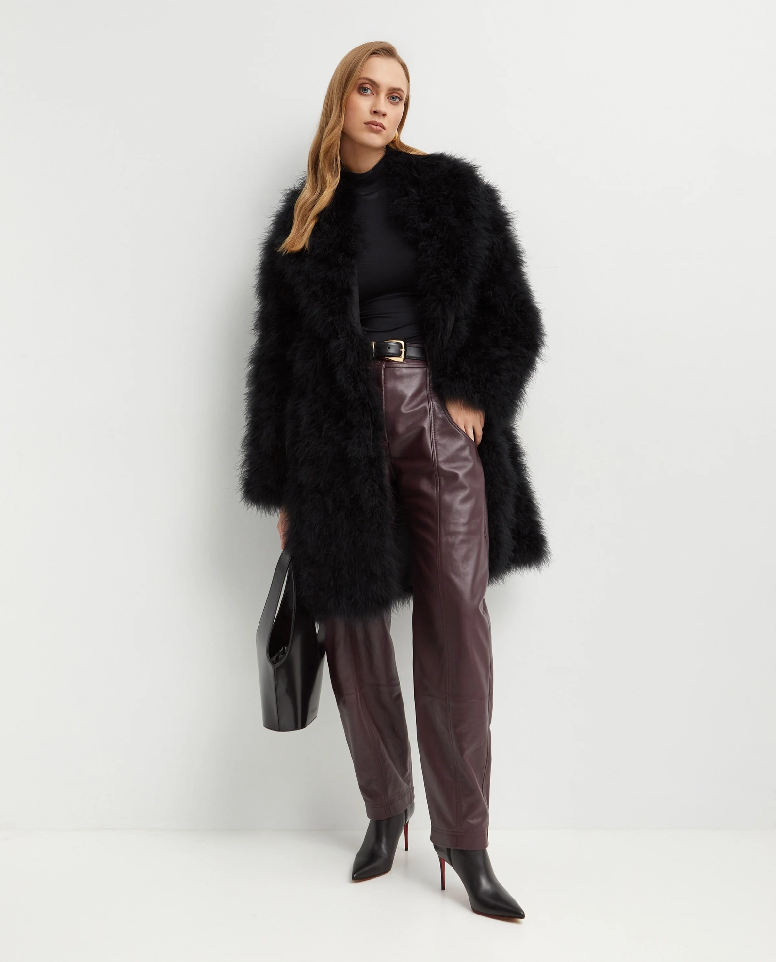 Czarny płaszcz z piór - Image #4