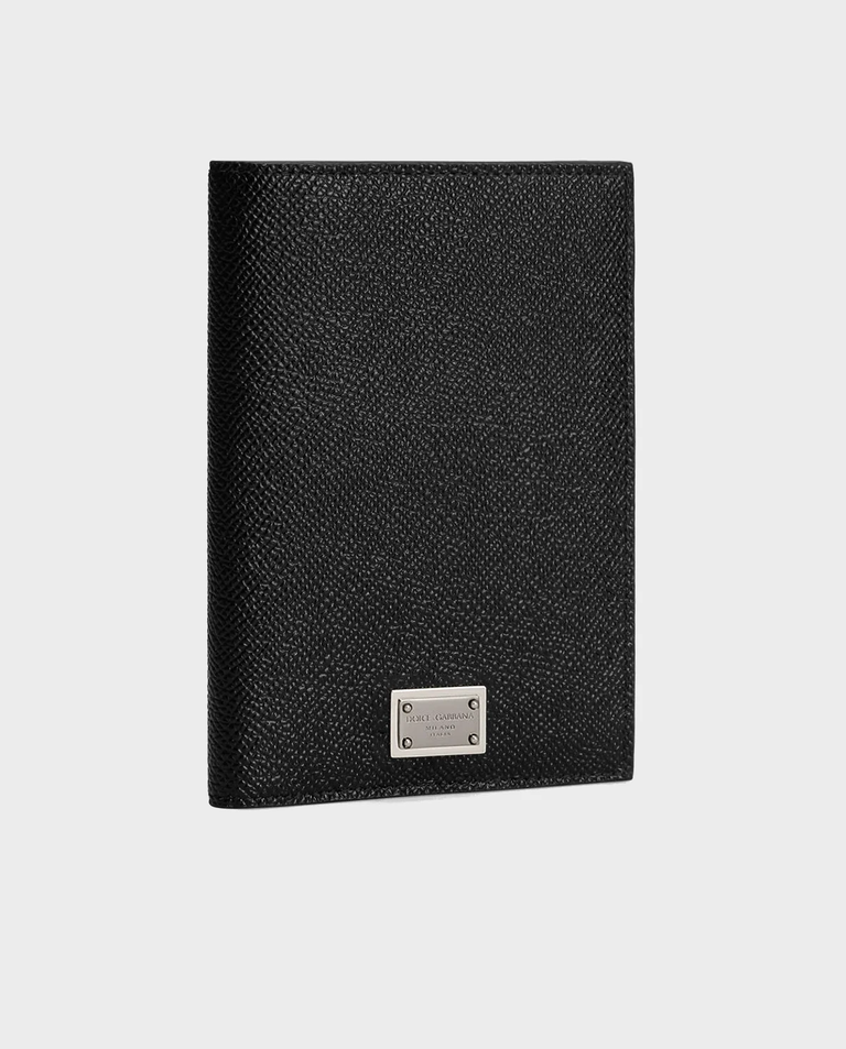 Czarne skórzane etui na paszport